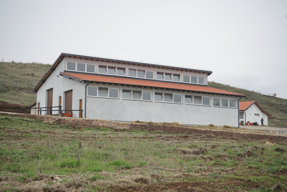 Construction d'une ferme à Gracanica