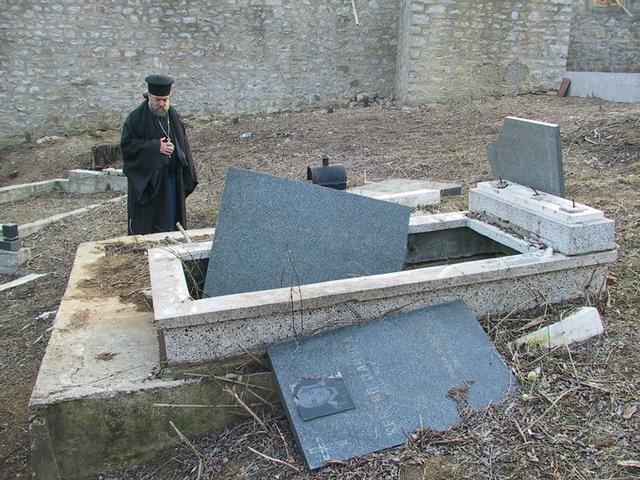 Déchaînement de haine antichrétienne au Kosovo : nouvelles profanations à l’explosif