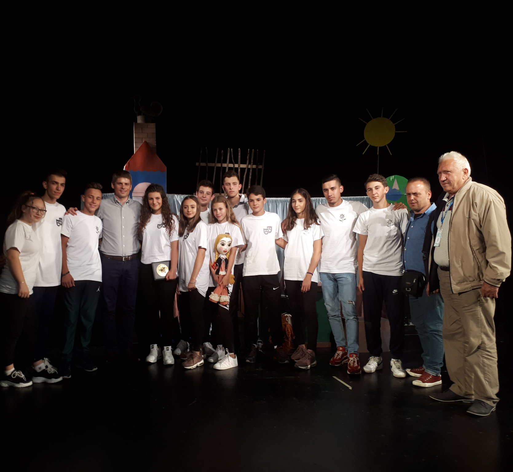 Des jeunes Serbes du Kosovo montent sur la scène d'un festival international grâce à Solidarité Kosovo