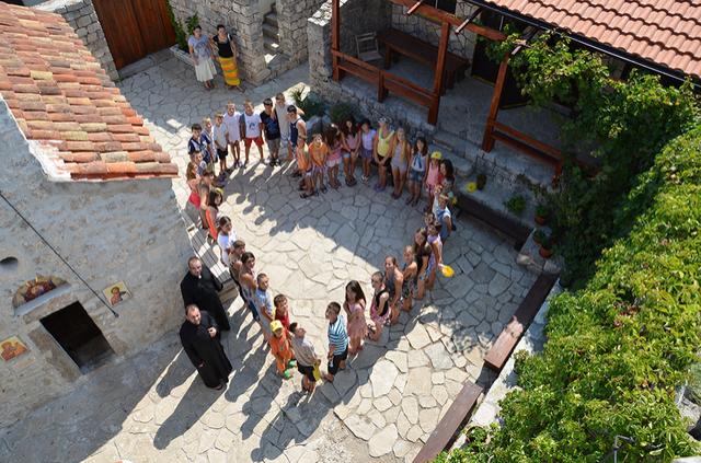 Moins d'un mois avant le départ en classe de mer pour 40 enfants des enclaves