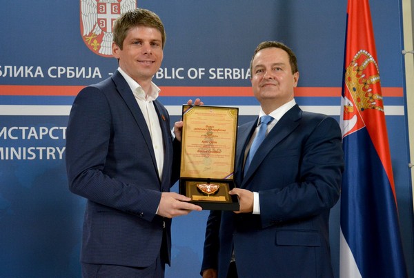 Arnaud Gouillon, décoré de la plus haute distinction diplomatique serbe