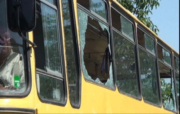 Un autobus scolaire attaqué au cocktail Molotov à Pristina