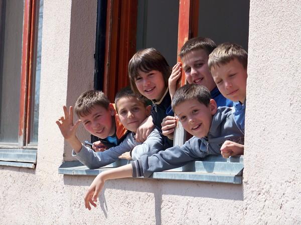 Les bénévoles italiens ont quitté le Kosovo pour Turin : le récit de leur premier séjour humanitaire