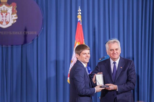 Le Président de la République de Serbie décore Arnaud Gouillon de la médaille d’Or du Mérite