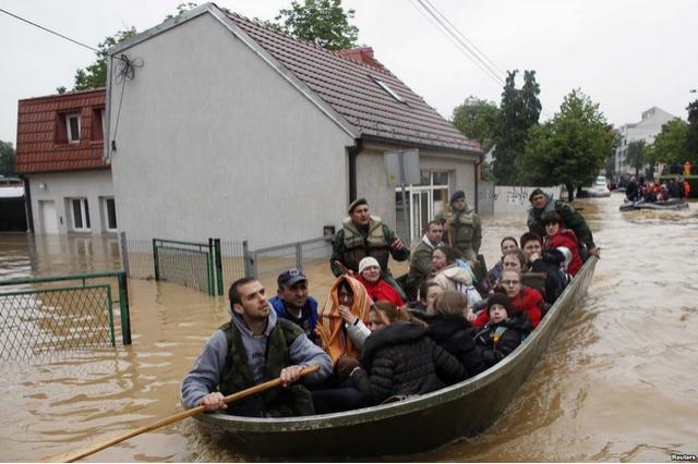 Convoi exceptionnel de 18 Tonnes de nourriture pour les victimes des inondation en Serbie