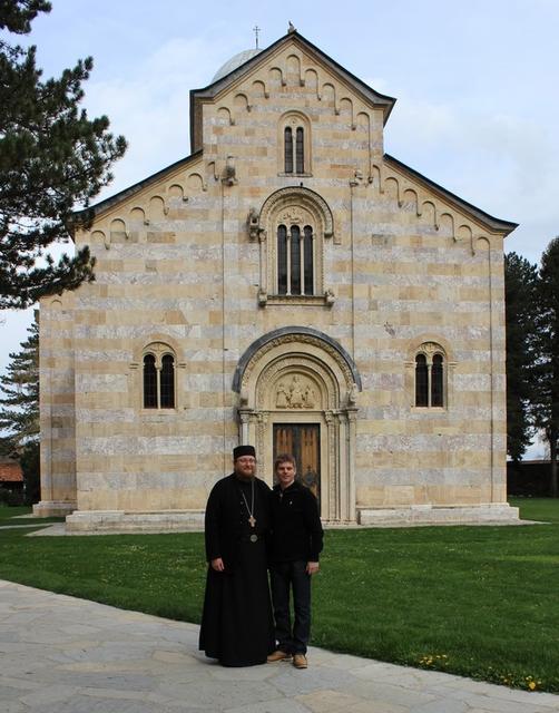 Construction d’un rempart pour protéger le monastère de Visoki Dečani