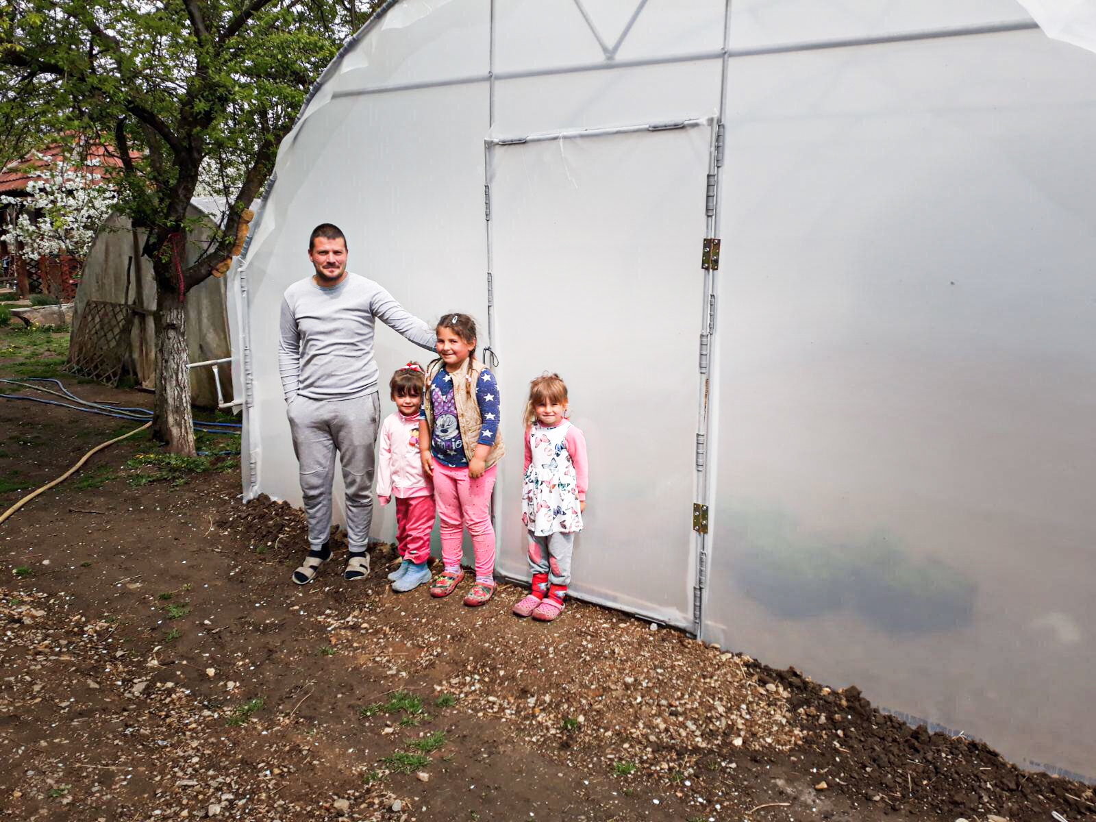 Des serres agricoles pour 33 familles