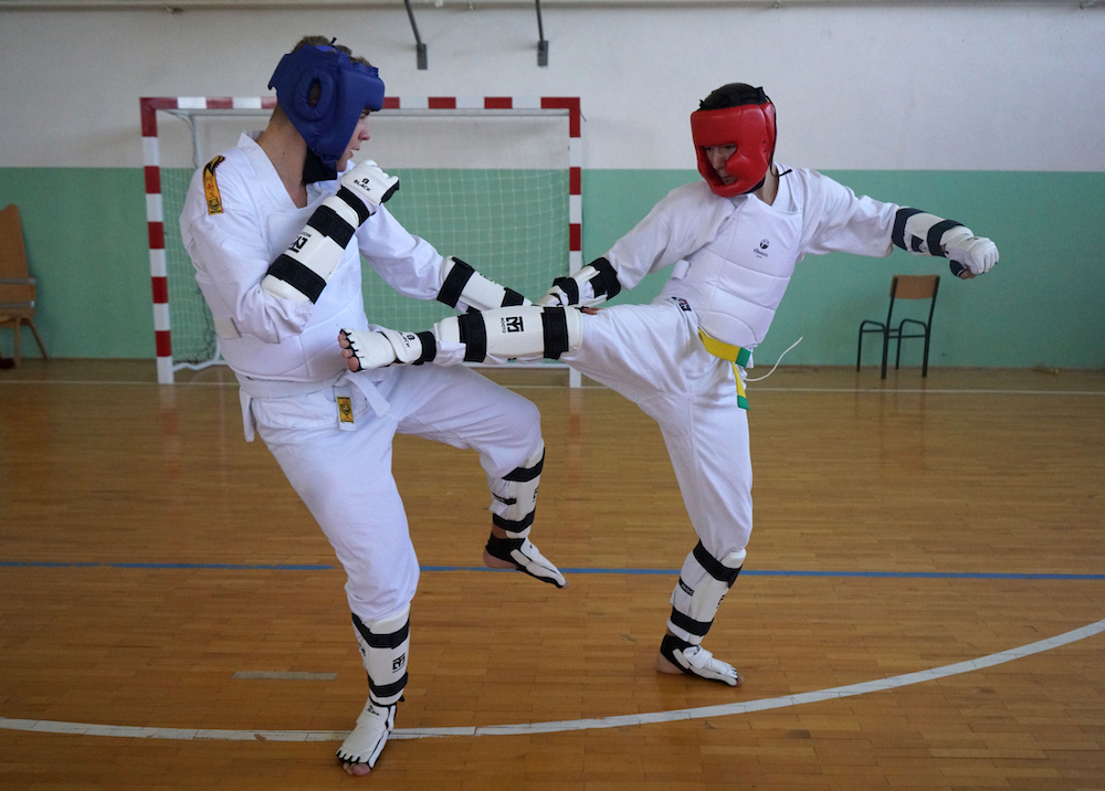 Du matériel de sport pour 240 enfants des enclaves