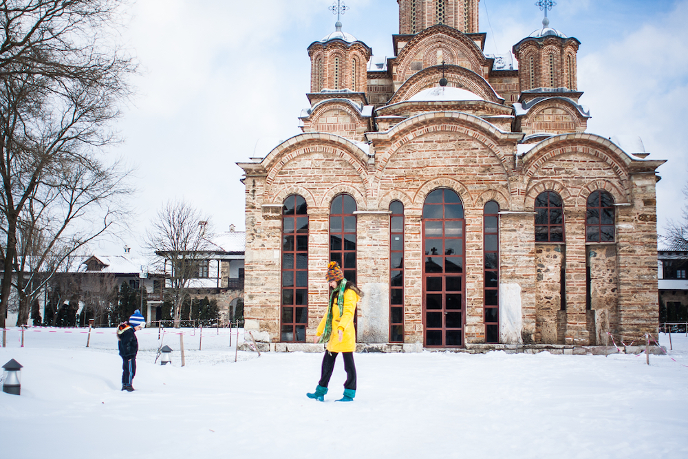 VIDÉOSURVEILLANCE – Solidarité Kosovo protège le monastère de Gracanica