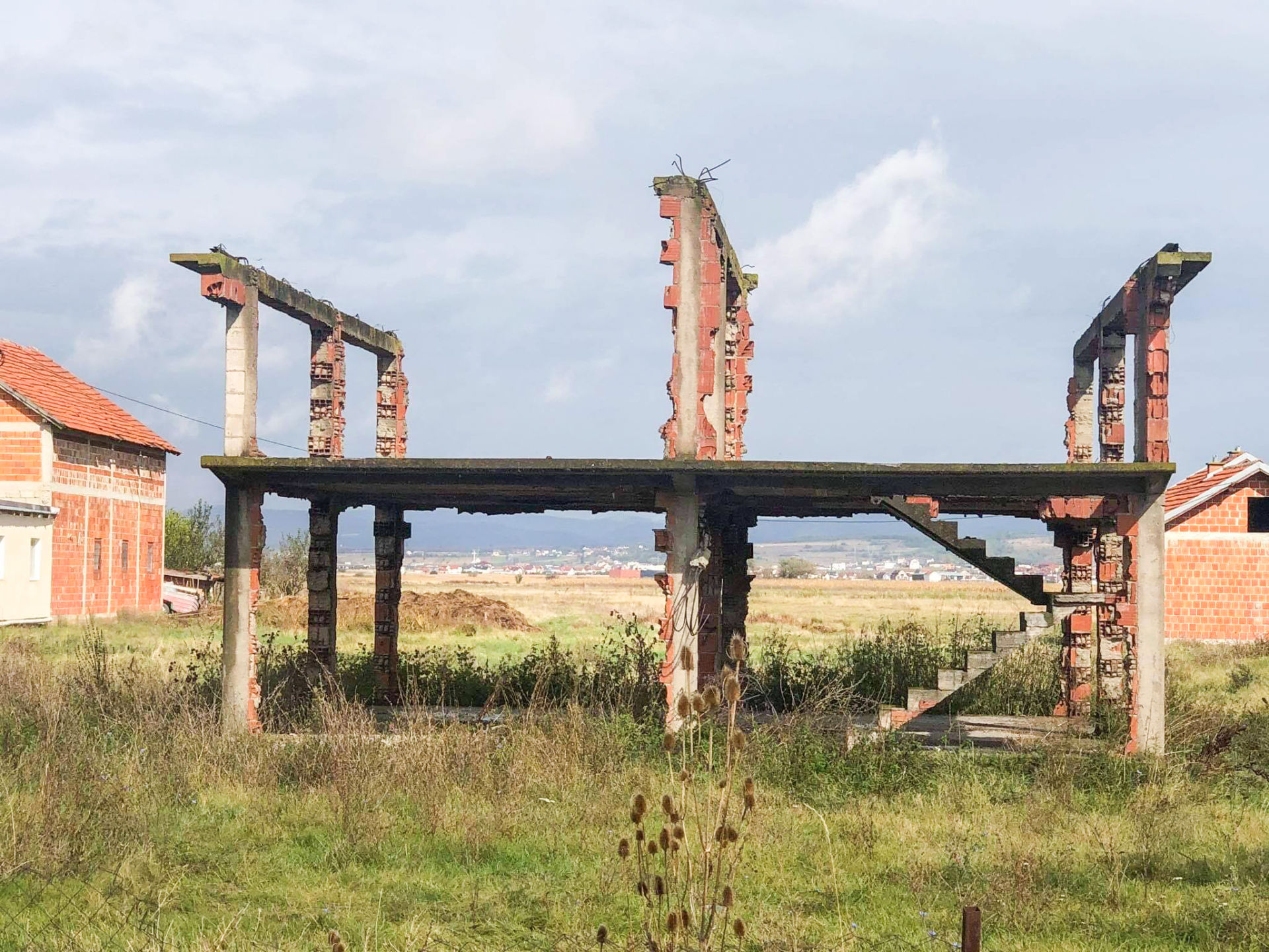 Bureau humanitaire – Visite à Babljak, village martyr