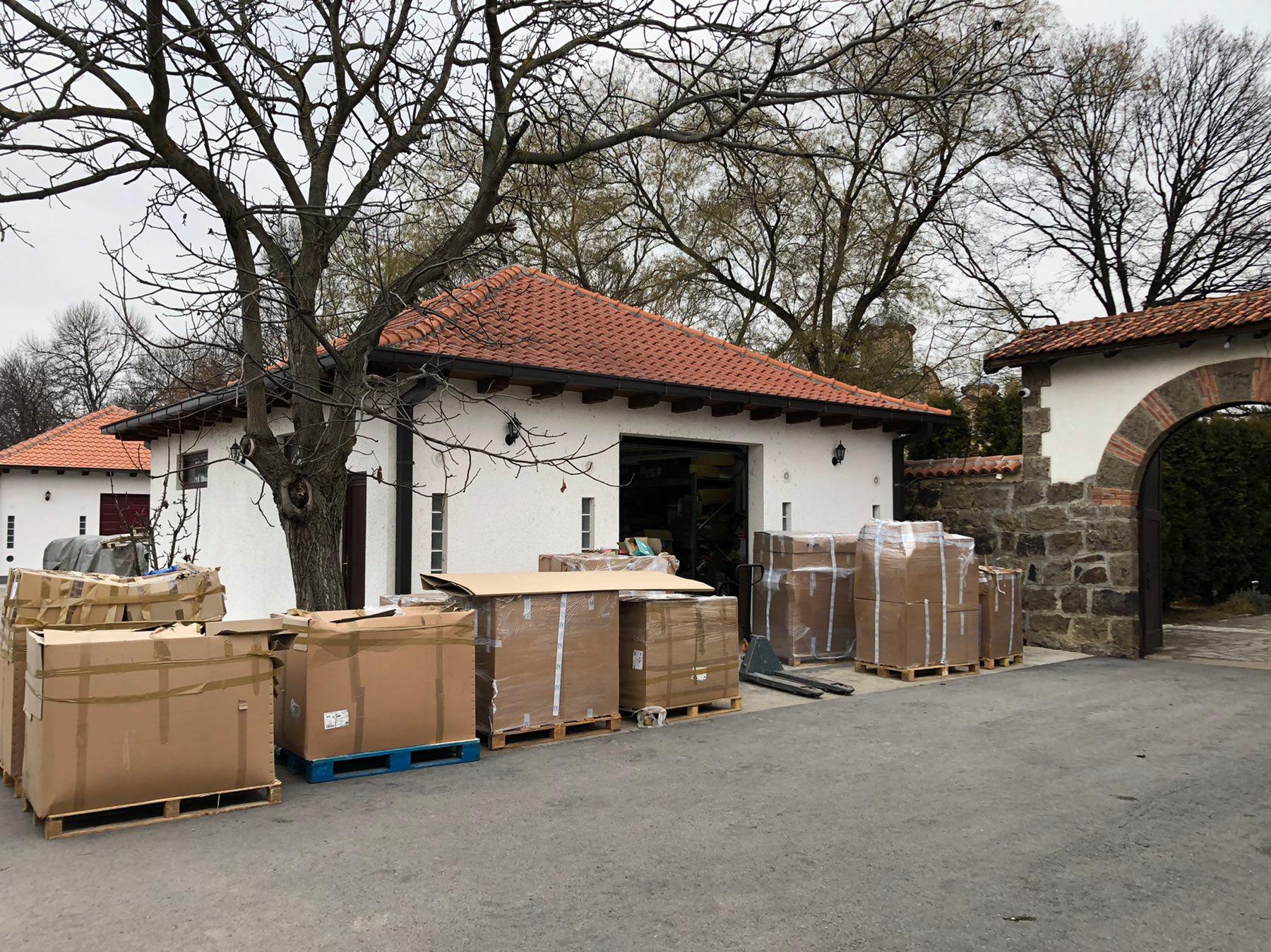 Le matériel pour le convoi de Noël déchargé au Kosovo