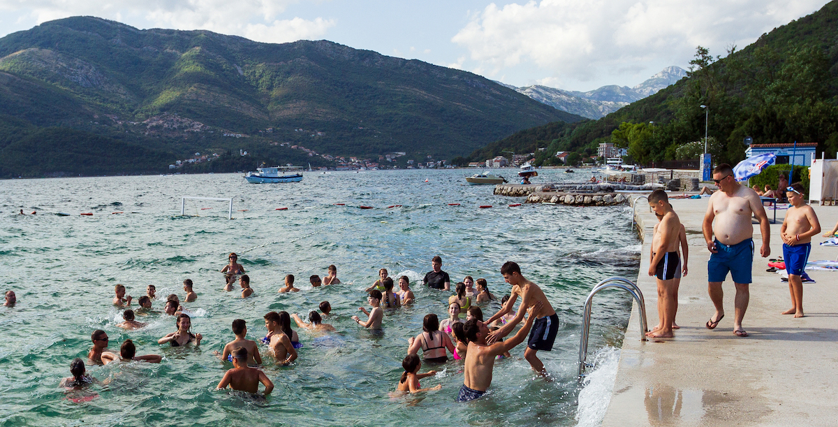 Lire la suite à propos de l’article Classe de mer 2021 : une quarantaine d’enfants des enclaves en vacances au Monténégro
